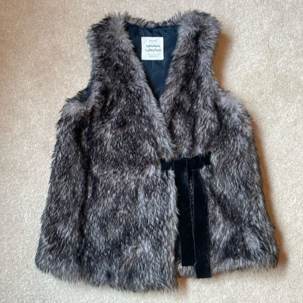 🛵 Zara kids outerwear collection size 11/12 gray faux fur vest velvet tie